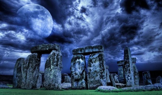 20 of the World's Most Mysterious Landmarks (21 Photos)