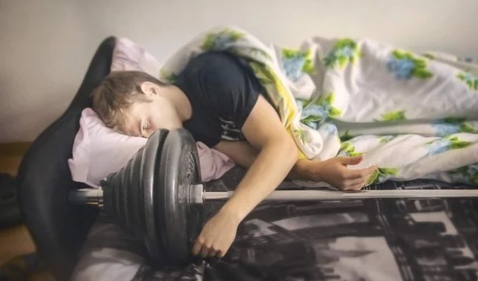 Лікарі стверджують, що ніжитися в ліжку ефективніше для схуднення, ніж займатися спортзалом (4 фото)