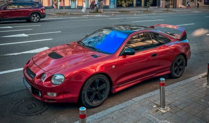 A limited-edition Toyota sports car from the 90s was spotted in Kyiv (3 photos)