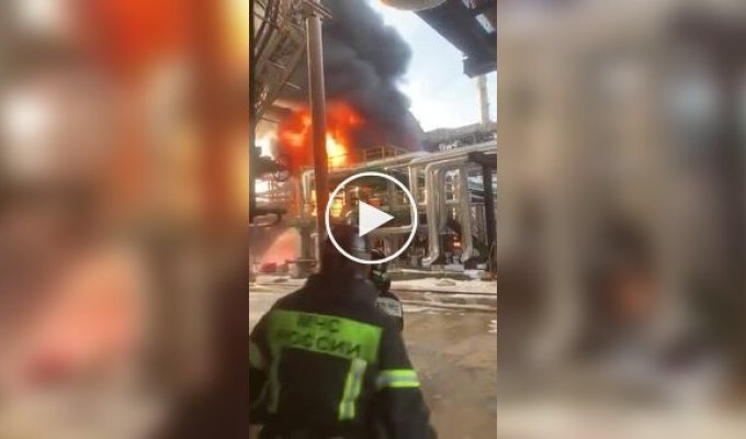 Нефтеперерабатывающий завод в Рязани после атаки дронов