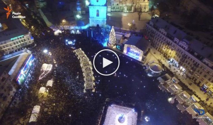 Новый год на Софиевкой площади в Киеве с высоты птичего полета в 4К