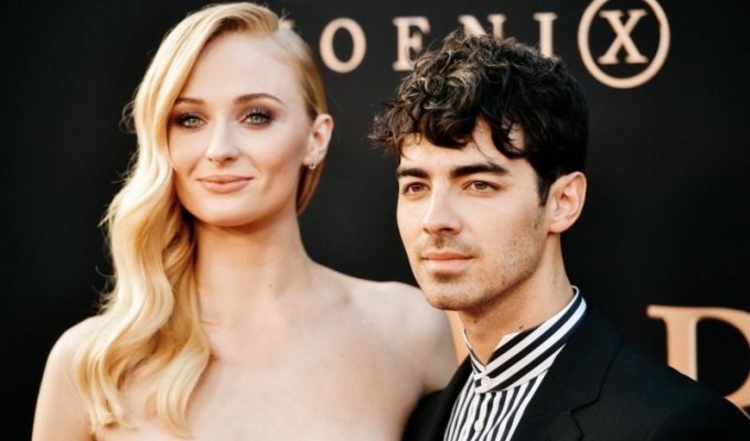 Sophie Turner learned about her divorce from the media (3 photos)