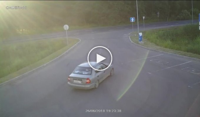 Опубликовано видео аварии, унесшей жизнь мотоциклиста в Подмосковье