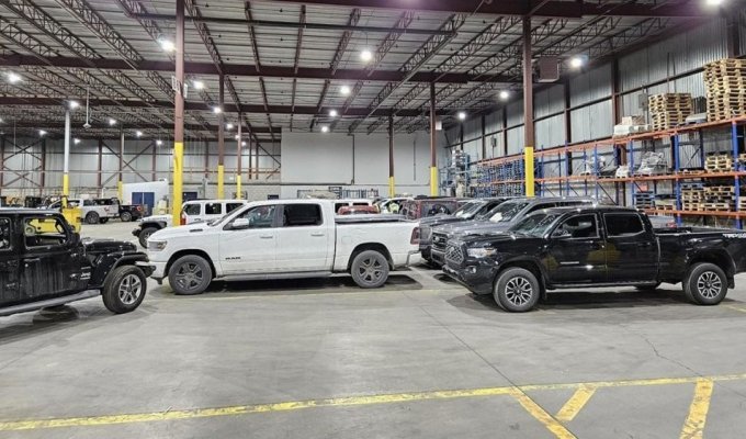 The largest consignment of stolen cars, which were being prepared to be sent to other countries, was caught in the port of Canada (2 photos)