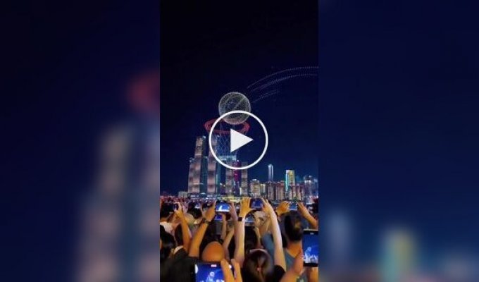 Эффектное шоу дронов прошло в Китае
