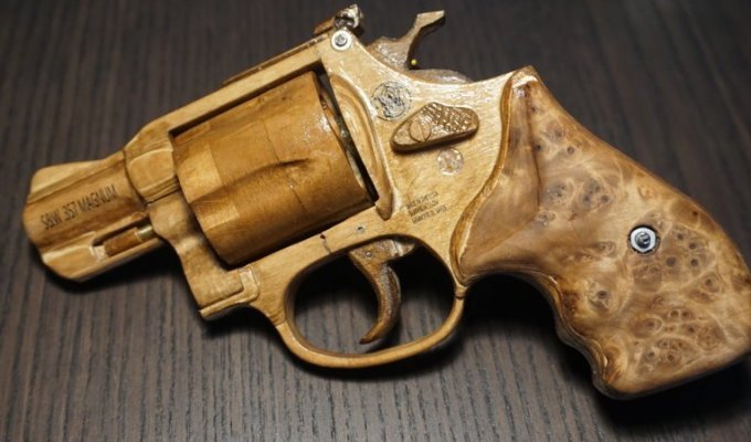 Револьвер S&W из дерева (17 фото + 1 видео)