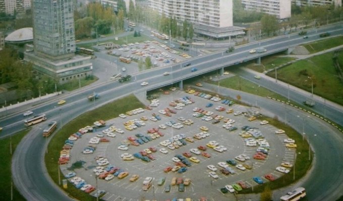 Лыбидская, 1970-е и 2010-е (2 фото)