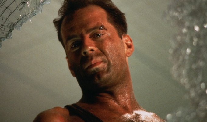 Stopped reading and talking: Bruce Willis is fading away right before our eyes