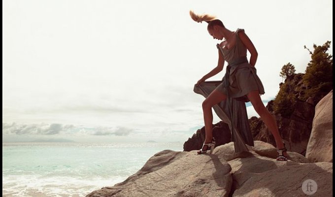 Kate Moss на пляже (11 фото)