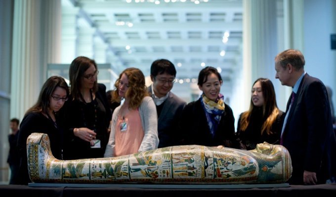 Внутри мумии древнеегипетской певицы Тамут (10 фото)