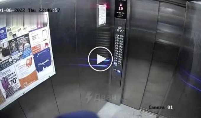 Выломал панель с кнопками, плевался и выбил двери парень из Новосибирска победил лифт