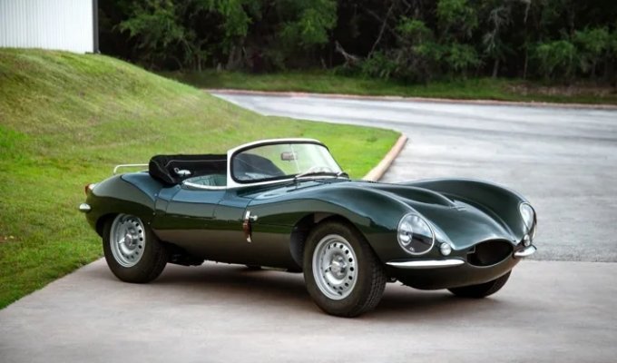 An Exact Replica of the Iconic Jaguar XKSS Racing Car Was Stolen from a Restoration Workshop (6 photos)