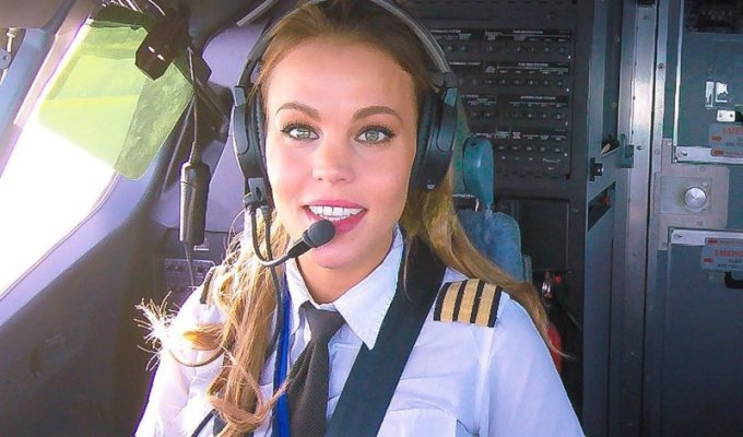 Малин Рюдквист — девушка-пилот, практикующая йогу для расслабления между рейсами (22 фото)