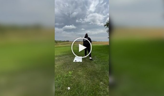 Невероятные хоккейные трюки в исполнении девушки