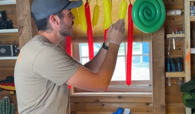 Как превратить воздушные шарики в мебель (6 фото)