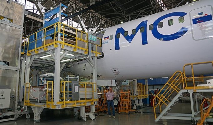 Цех сборки самолета МС-21 в Иркутске (14 фото)