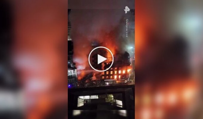 В Глазго загорелось и частично обрушилось историческое здание ., шотландия