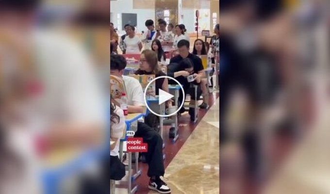 A competition for "unnoticed" rice eating was held in China