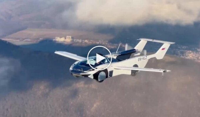 У Словаччині показали літаючий автомобіль - AirCar 2