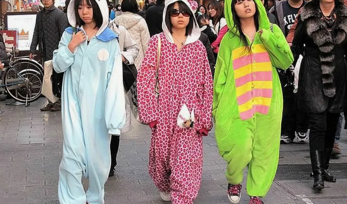 China shames residents for wearing pajamas (7 photos)