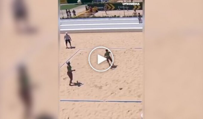 Women's beach volleyball is not only beautiful, but also spectacular