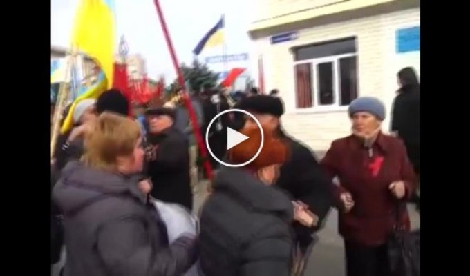 Драка между коммунистами и патриотами Украины. Мелитополь