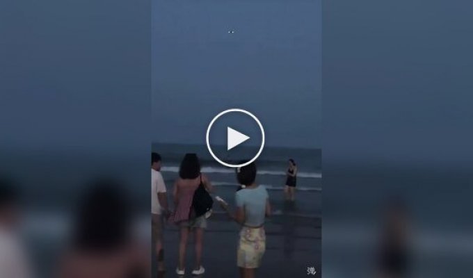 A drone scolded a swimmer in the sea