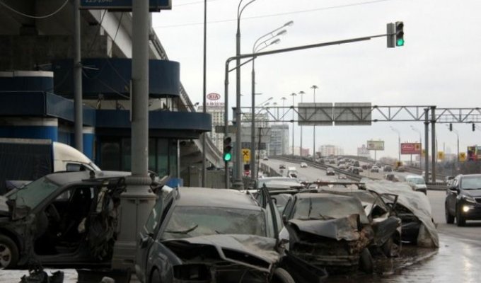 Фото разбитых автомобилей у поста ДПС (19 фото)