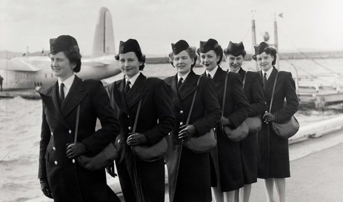 Как менялась униформа стюардесс - на примере одной авиакомпании (10 фото)