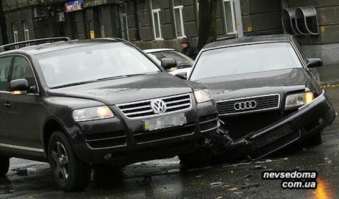 Причины частых дорожных аварий (14 фотографий)