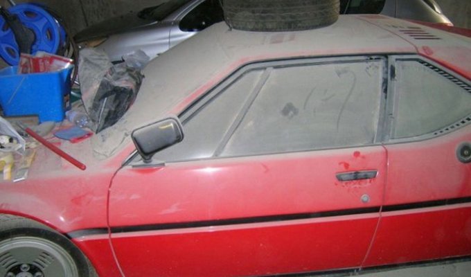1981 BMW M1 that sat in a garage for 34 years (20 photos)