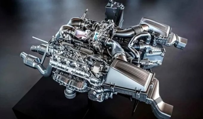 Столько  разговоров об экологии и электродвигателях было...  и вот в AMG уже работают над новым V8 (8  фото)