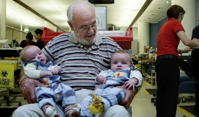 Человек с золотой кровью: как австралиец спас жизни двух миллионов младенцев (6 фото)