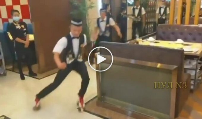 A restaurant with the fastest waiters