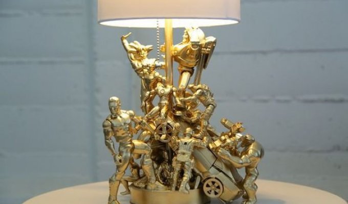 Креативная лампа из детских игрушек (9 фото)