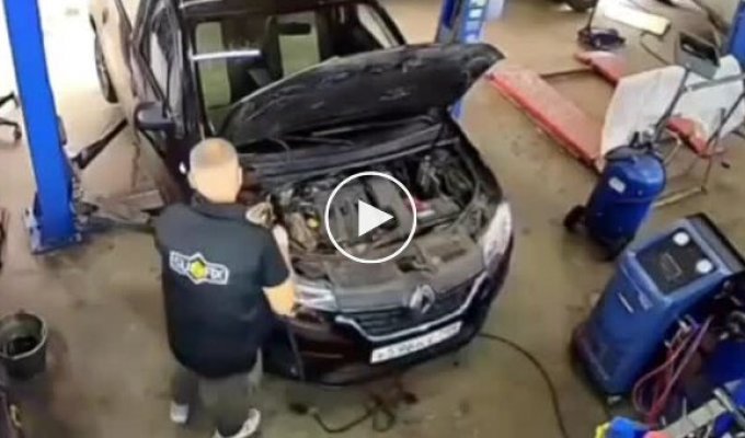 В автомастерской заправка фреоном закончилась небольшим взрывом