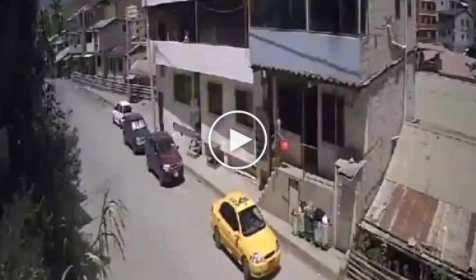 Водитель «приземлил» на крышу такси мотоциклиста в Бразилии