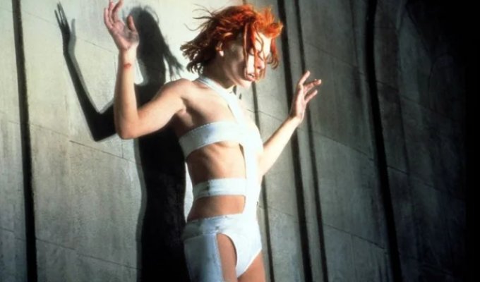 Sex Suits Them: 20 of the Sexiest Movie Heroines' Outfits (21 photos)