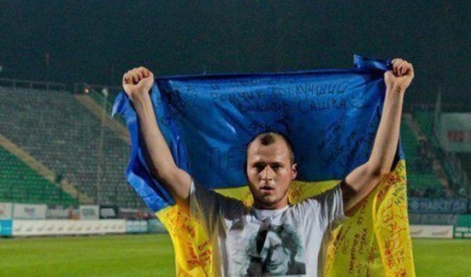 “На войне очень много смелых”: футболист сборной Украины написал обращение к Порошенко