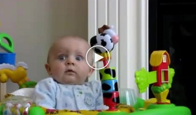 Цікава реакція малюка