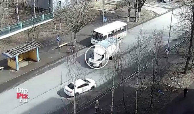 В Петрозаводске грузовик сбил девочку на пешеходном переходе