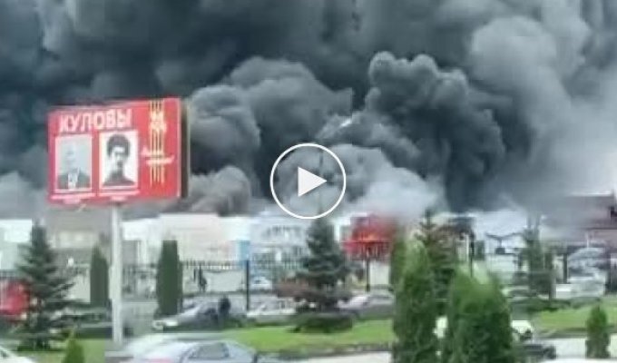 Россия продолжает гореть. Страшно полыхает рынок «Викалина» во Владикавказе