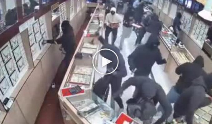 В США 20 грабителей с молотками унесли 2 млн долларов за 1 минуту