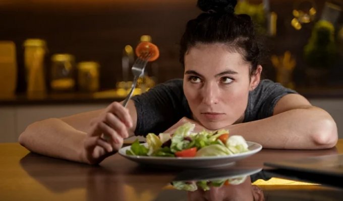 Why you don't feel like eating in the heat and is it dangerous to your health (4 photos)