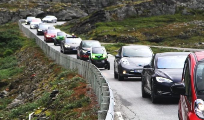 Norway Became the First Country in the World to Have More Electric Cars Than Cars with Internal Combustion Engines (3 photos)