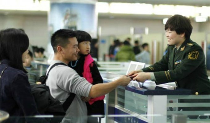 В Китае запретят путешествовать гражданам с низким социальным рейтингом (4 фото)
