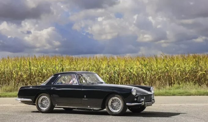 Angelina Jolie to put her 1958 Ferrari up for sale (3 photos)