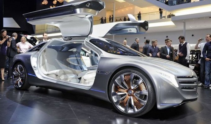 Компания Mercedes-Benz представила электро-концепт F125 (44 фото)
