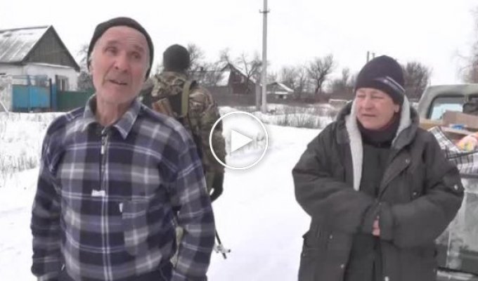 Каратели правосеки издеваются над мирными жителями Донбасса