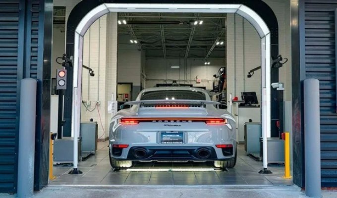 AI to Inspect Cars at US Dealerships (3 Photos)